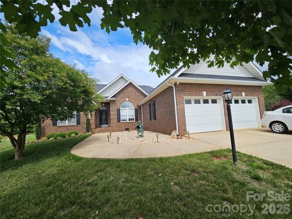 4613 19th Street Court NE, Hickory, NC 28601