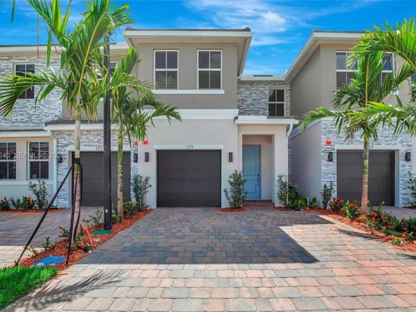 129 SW 171st Way , Pembroke Pines, FL 33027