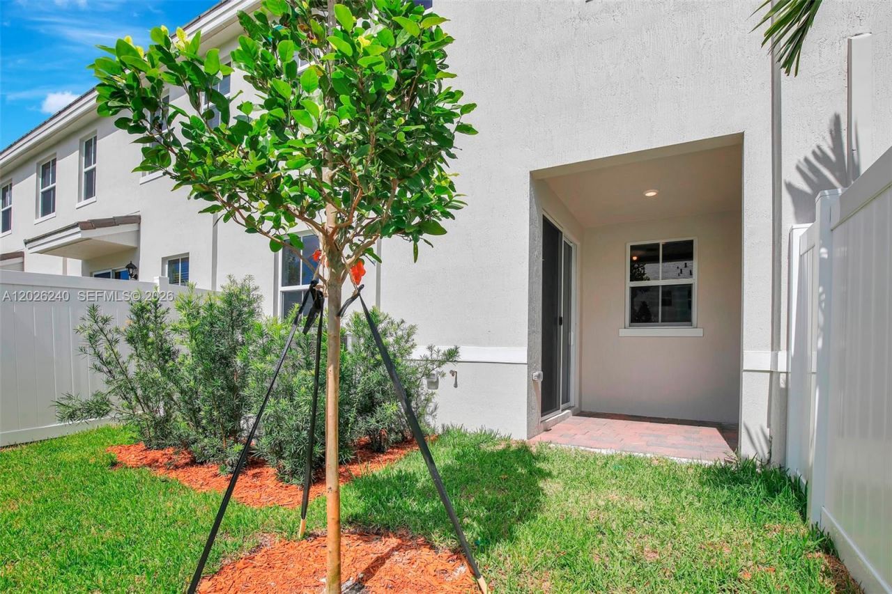129 SW 171st Way , Pembroke Pines, FL 33027 Photo