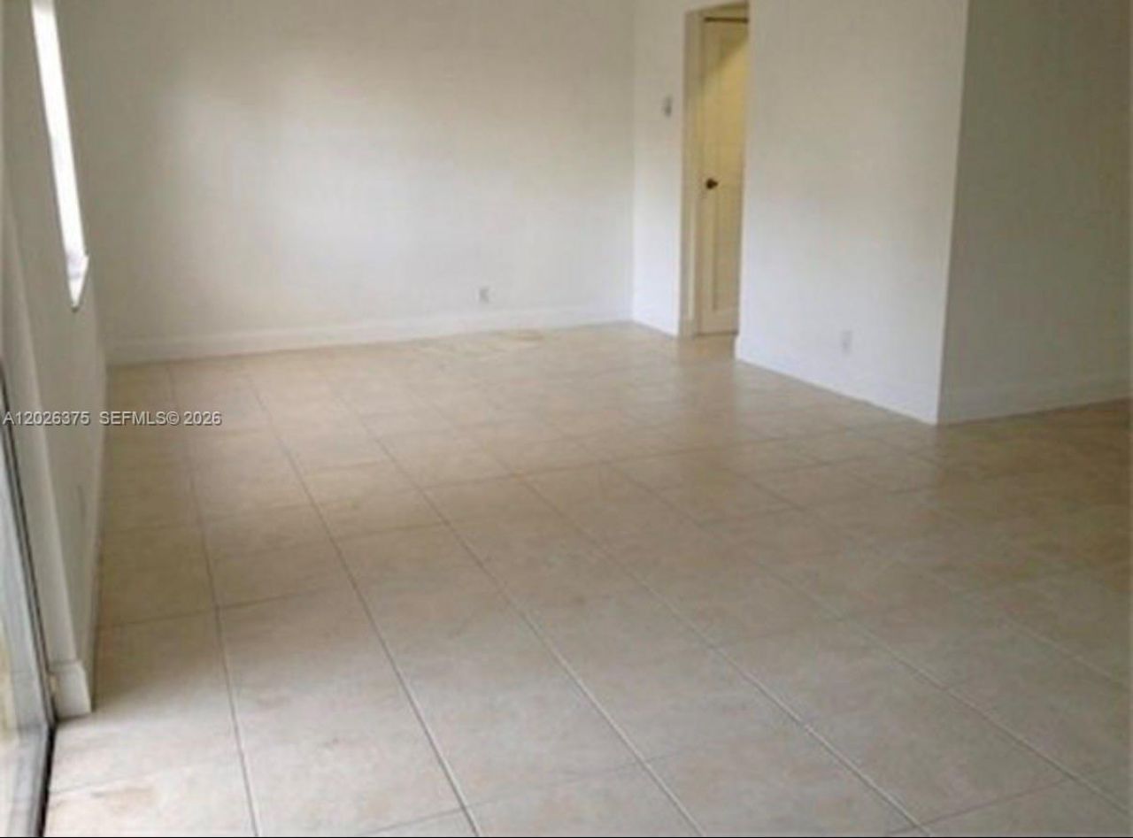 18101 NW 68th Ave , Unit D202, Hialeah, FL 33015 Photo