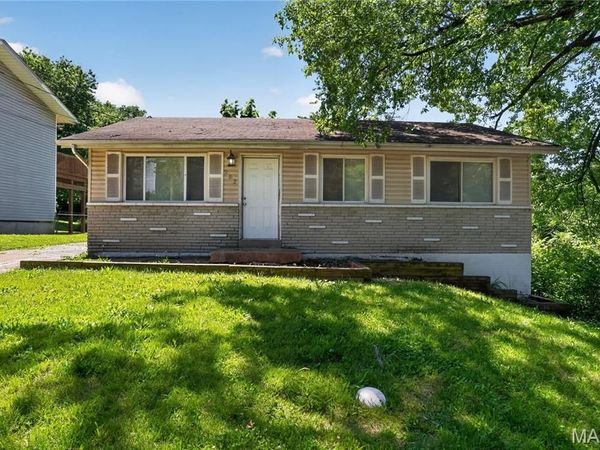 262 Coburg Drive , St Louis, MO 63137