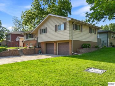 4452 Shady Lane Circle , Omaha, NE 68105
