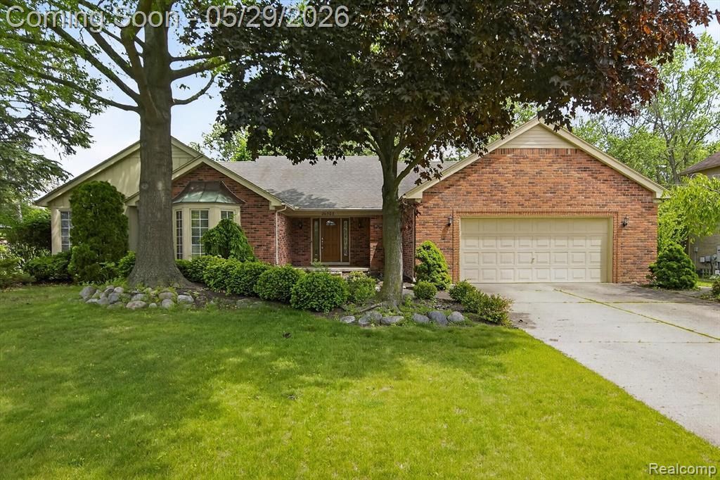 20308 Gary Lane, Livonia, MI 48152 Main Photo