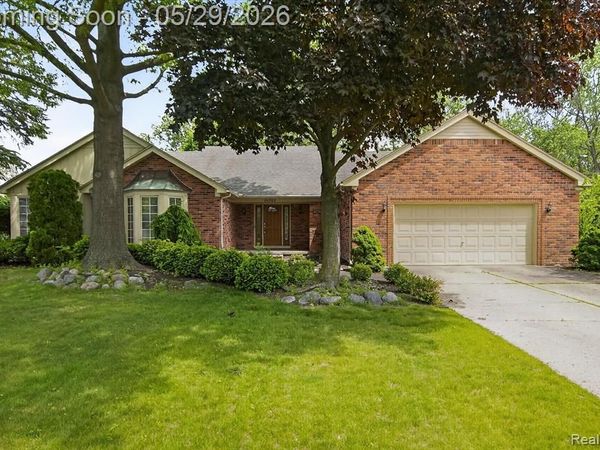 20308 Gary Lane, Livonia, MI 48152