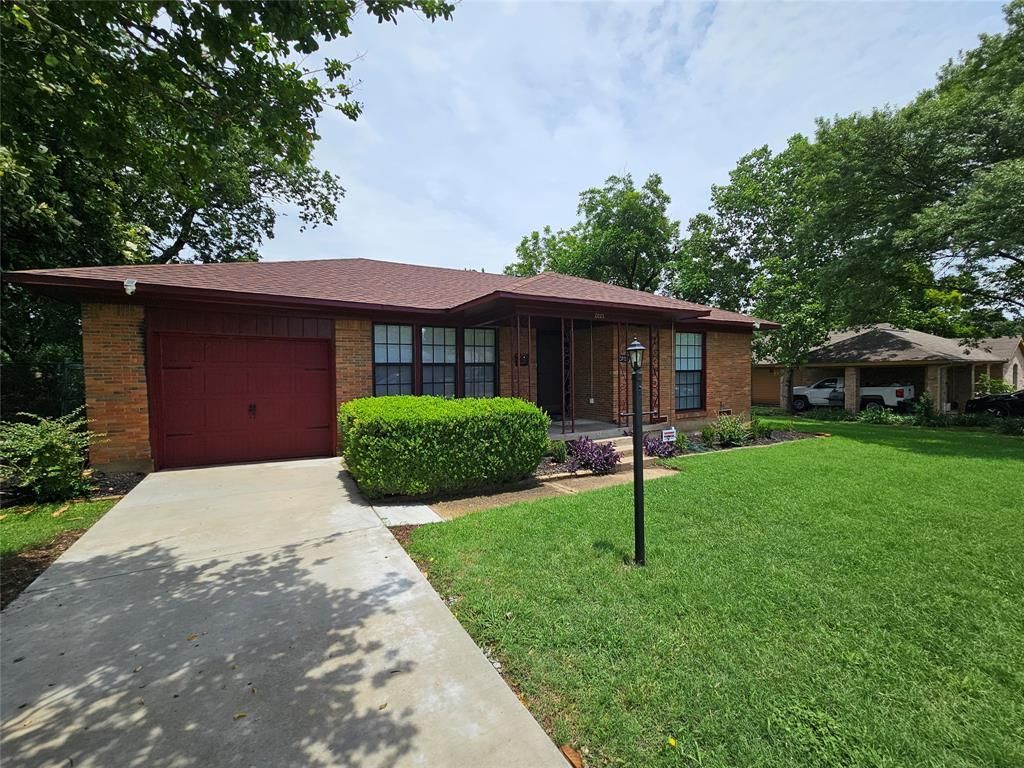 2023 E Illinois Avenue, Dallas, TX 75216 Main Photo