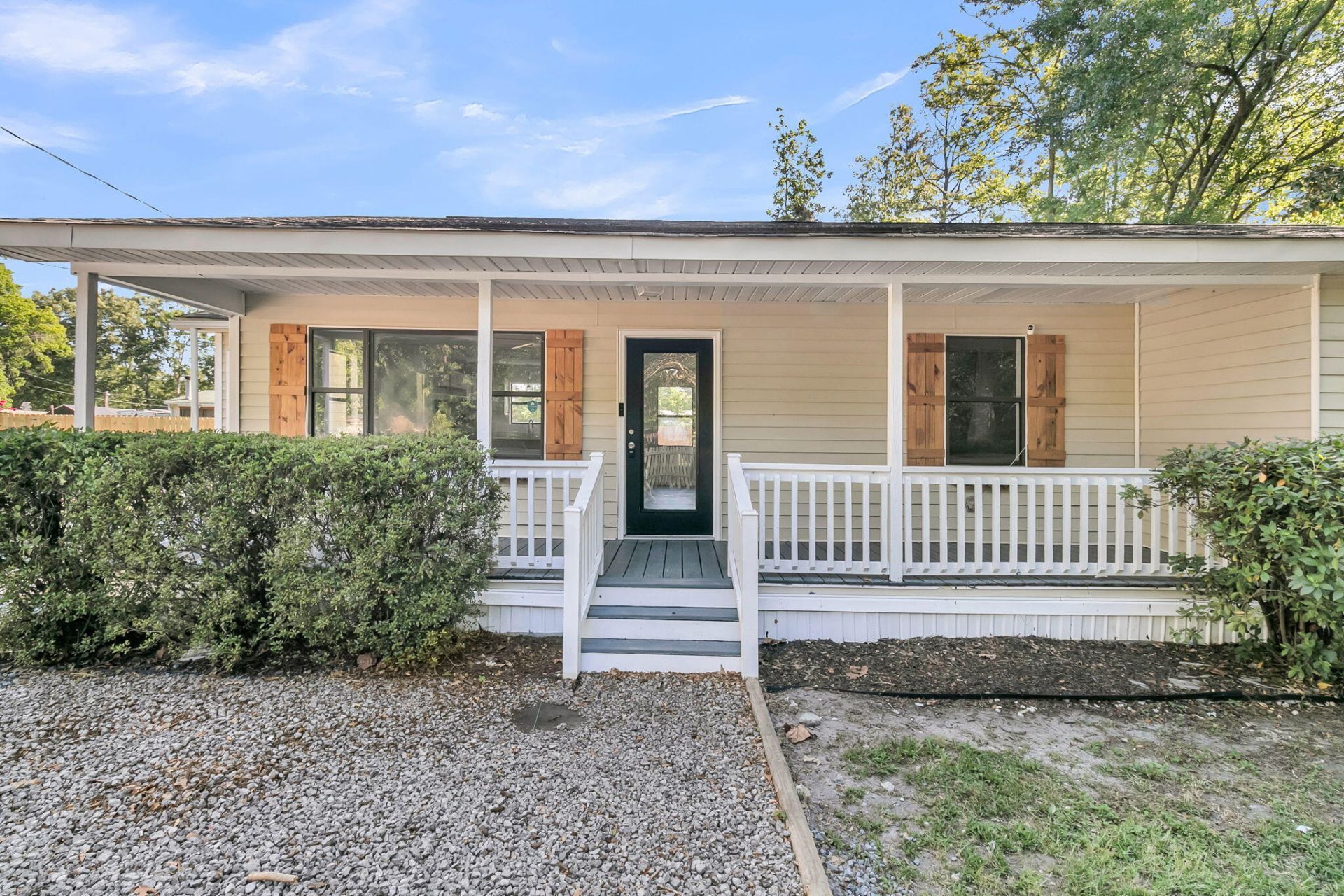 802 Royle Road Photo 1