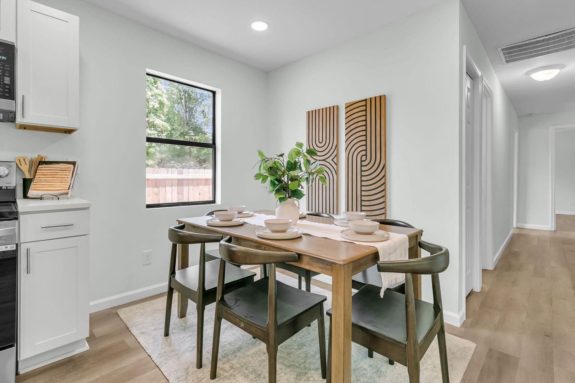 802 Royle Road Photo 10