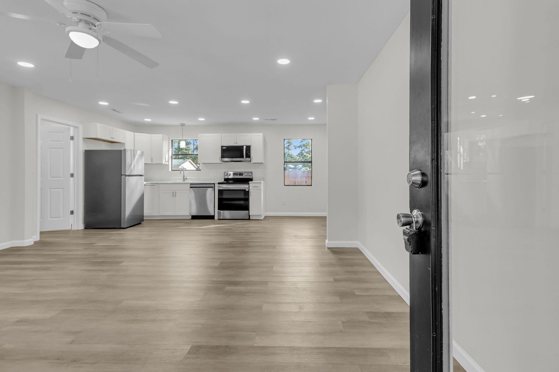 802 Royle Road Photo 2
