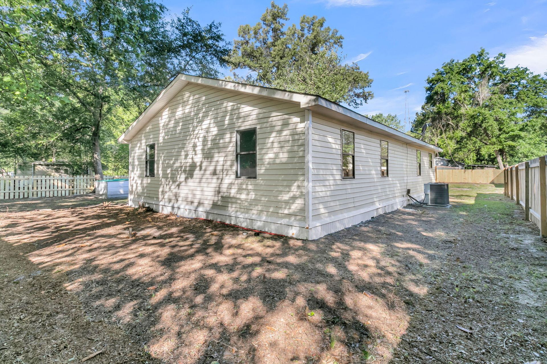 802 Royle Road Photo 29