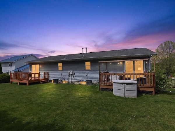 808B N Clover Lane, Cottage Grove, WI 53527