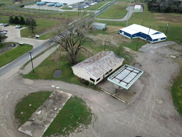 21715 U.S. 50 , Sedalia, MO 65301