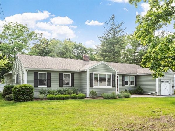 26 Woodlawn Avenue, Chelmsford, MA 01824