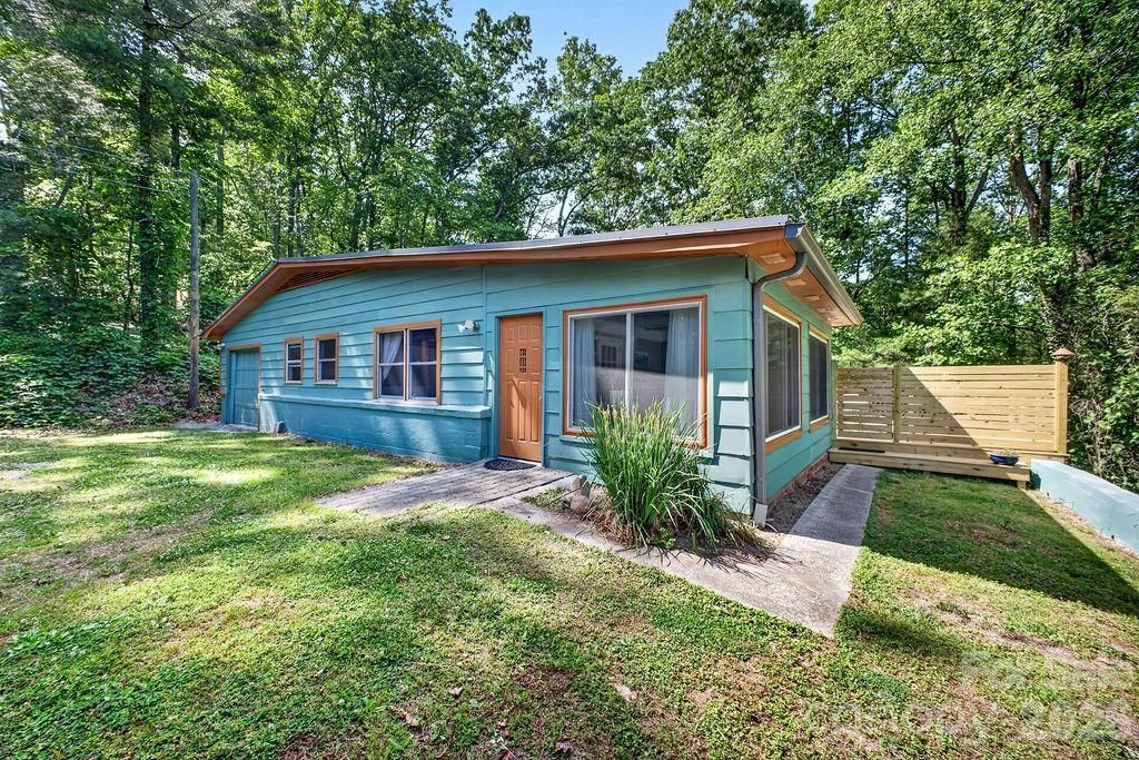 147 Longview Drive , Hendersonville, NC 28791 Main Photo