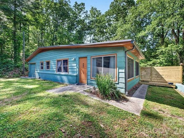 147 Longview Drive , Hendersonville, NC 28791