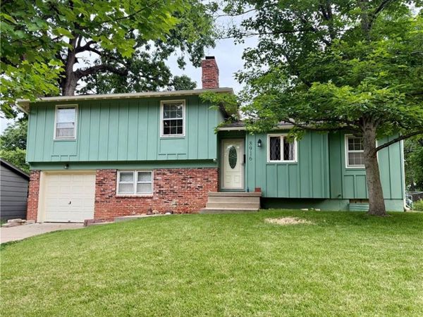 8916 W 71st Street, Overland Park, KS 66204