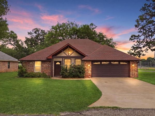 605 Penny Lane, Lindale, TX 75771