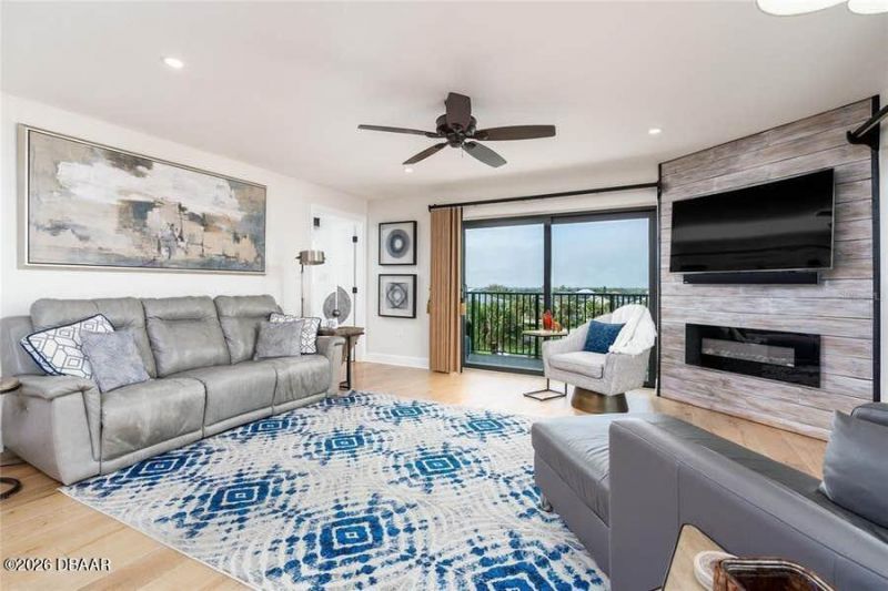 503 Causeway N, Unit 202, New Smyrna Beach, FL 32169 Photo