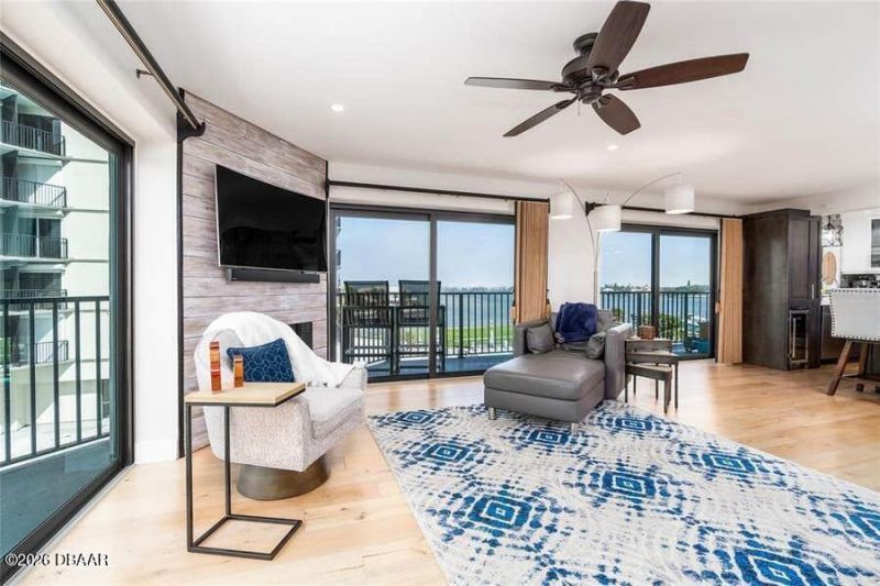 503 Causeway N, Unit 202, New Smyrna Beach, FL 32169 Photo
