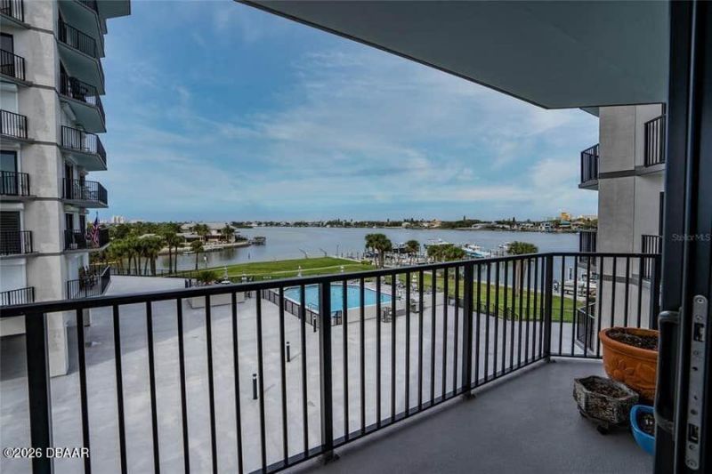 503 Causeway N, Unit 202, New Smyrna Beach, FL 32169 Photo