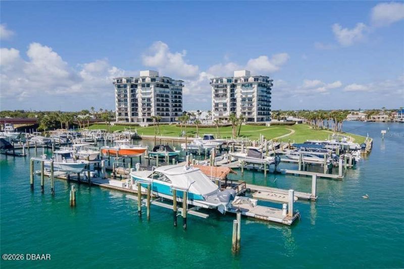 503 Causeway N, Unit 202, New Smyrna Beach, FL 32169 Photo