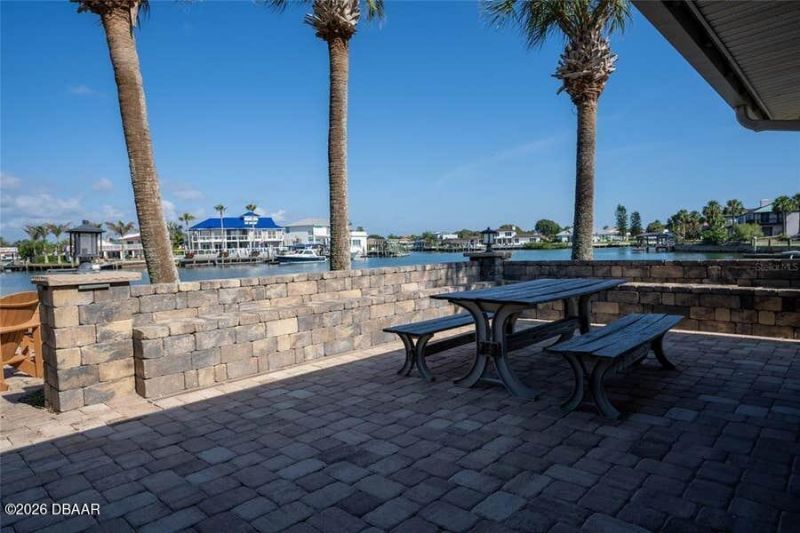 503 Causeway N, Unit 202, New Smyrna Beach, FL 32169 Photo