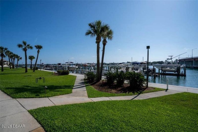 503 Causeway N, Unit 202, New Smyrna Beach, FL 32169 Photo