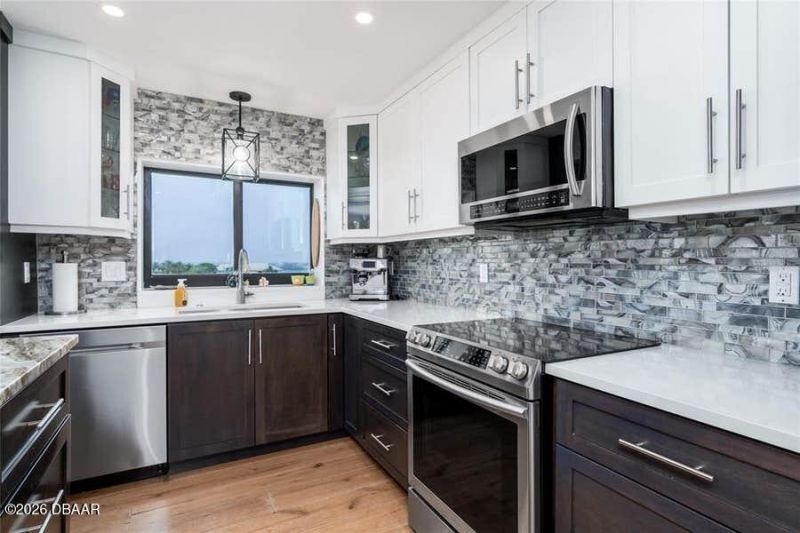 503 Causeway N, Unit 202, New Smyrna Beach, FL 32169 Photo