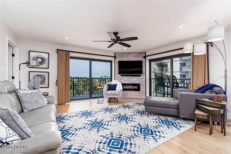 503 Causeway N, Unit 202, New Smyrna Beach, FL 32169 Photo