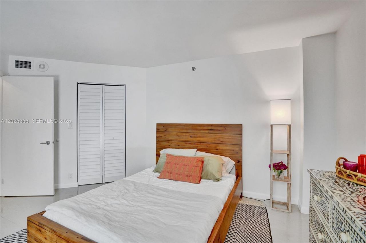 6767 Collins Ave , Unit 408, Miami Beach, FL 33141 Photo