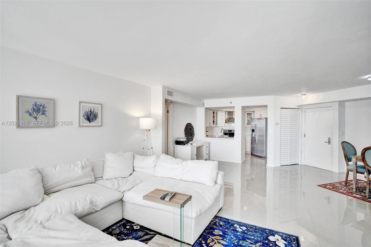 6767 Collins Ave , Unit 408, Miami Beach, FL 33141 Photo