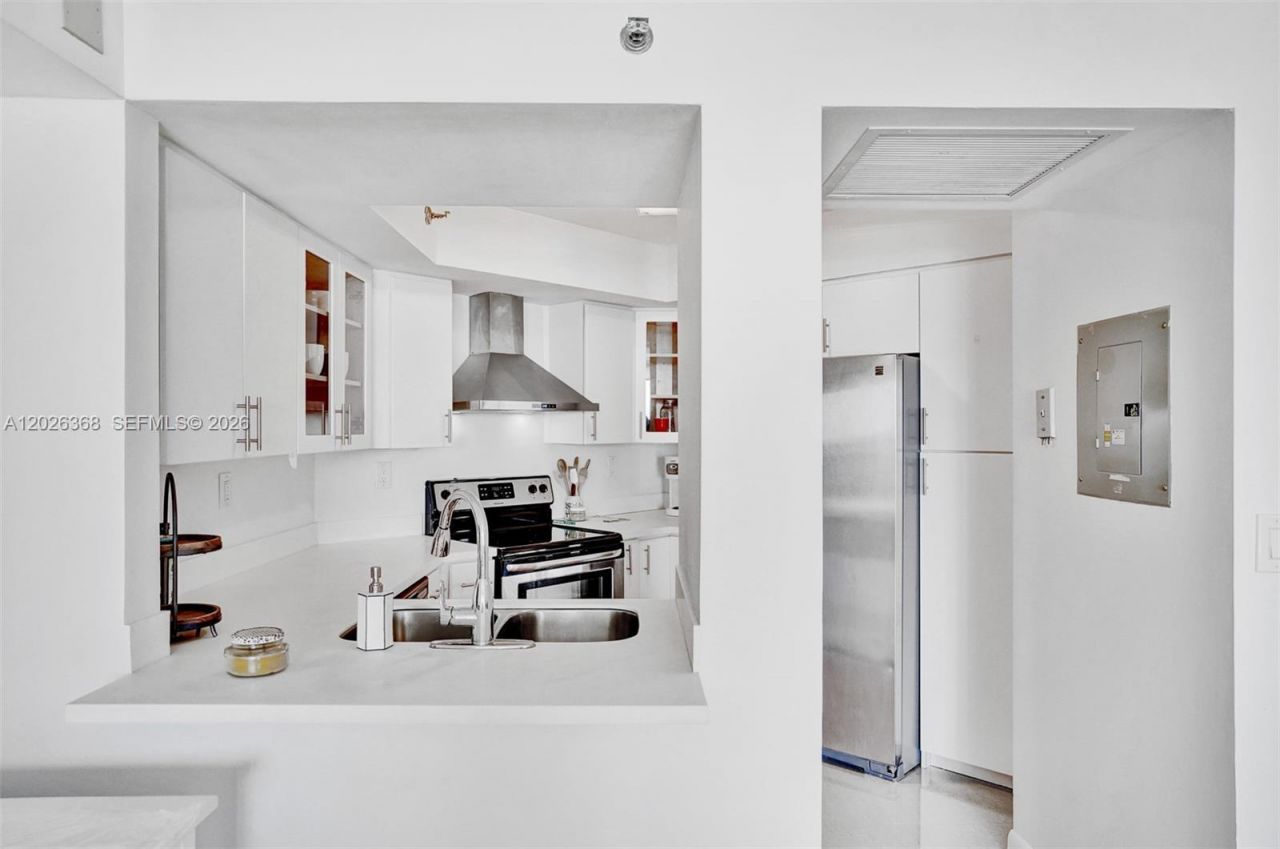 6767 Collins Ave , Unit 408, Miami Beach, FL 33141 Photo
