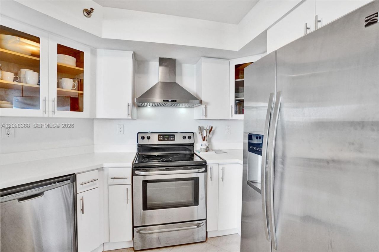 6767 Collins Ave , Unit 408, Miami Beach, FL 33141 Photo
