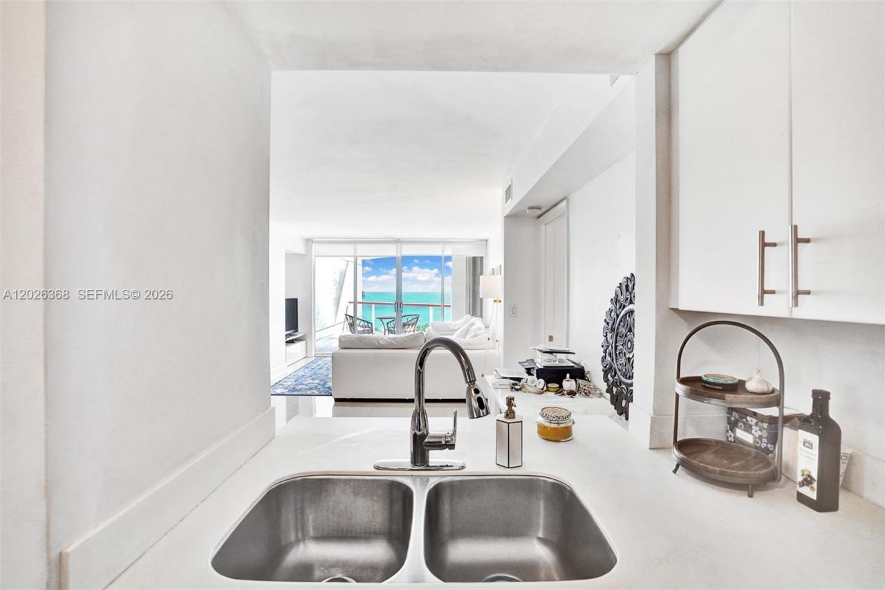 6767 Collins Ave , Unit 408, Miami Beach, FL 33141 Photo