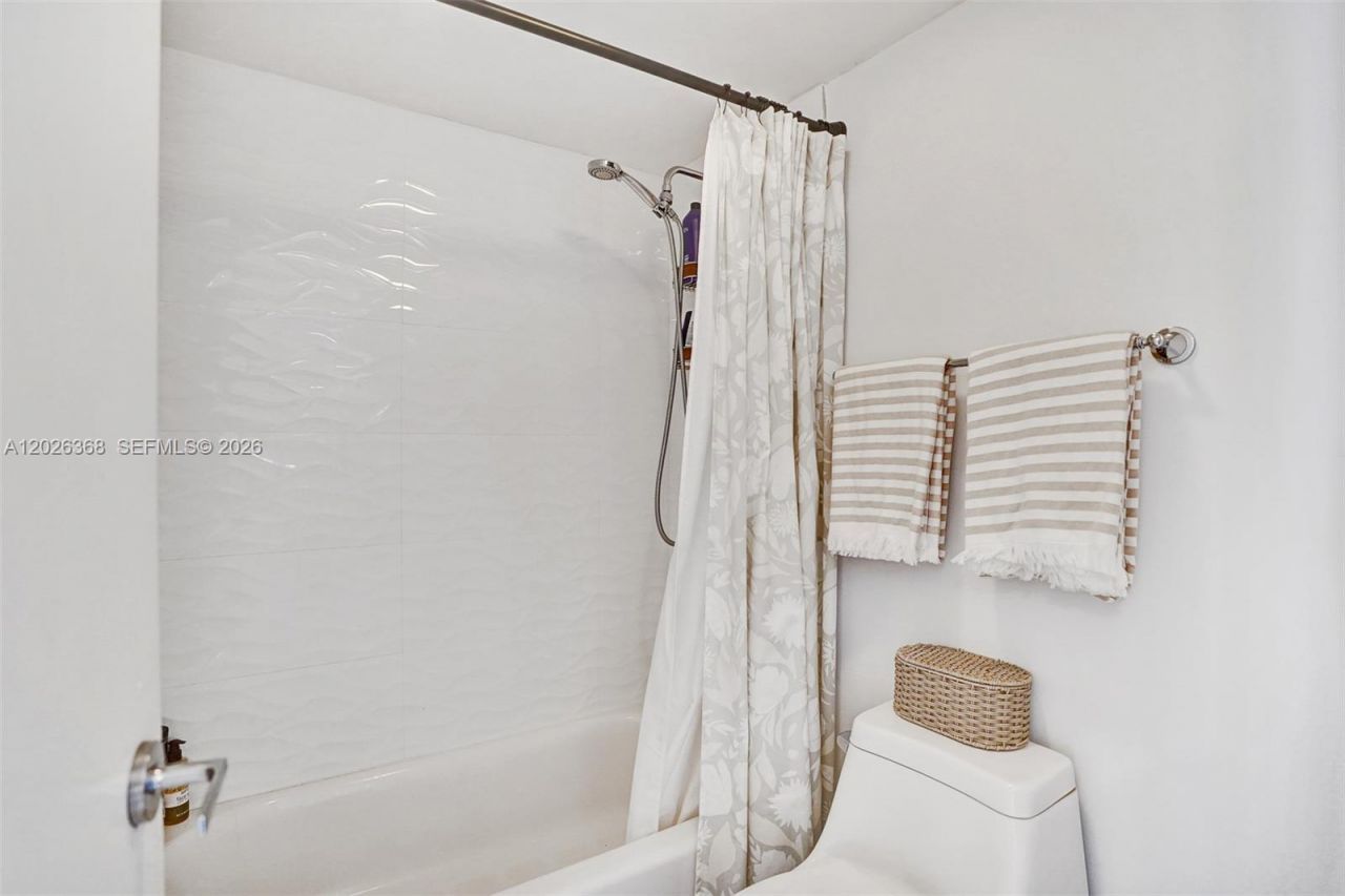 6767 Collins Ave , Unit 408, Miami Beach, FL 33141 Photo