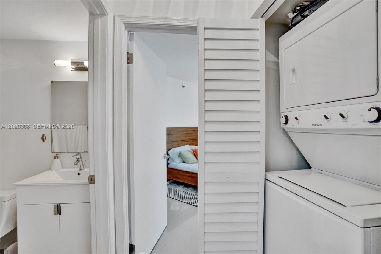 6767 Collins Ave , Unit 408, Miami Beach, FL 33141 Photo