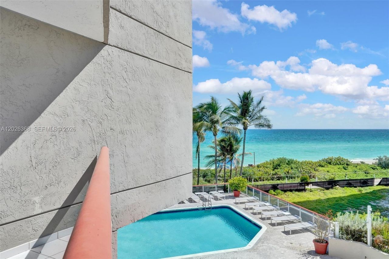 6767 Collins Ave , Unit 408, Miami Beach, FL 33141 Photo