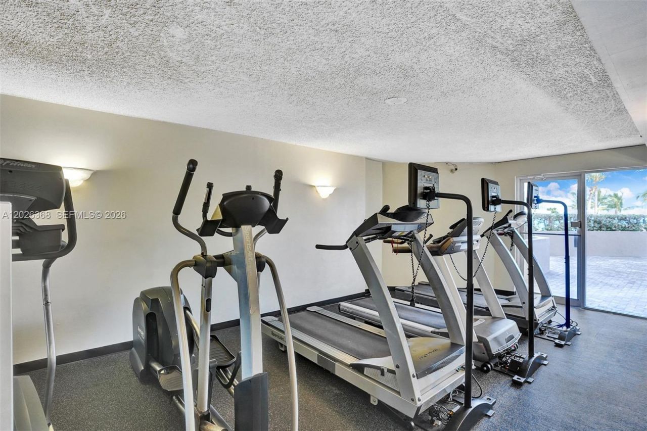 6767 Collins Ave , Unit 408, Miami Beach, FL 33141 Photo