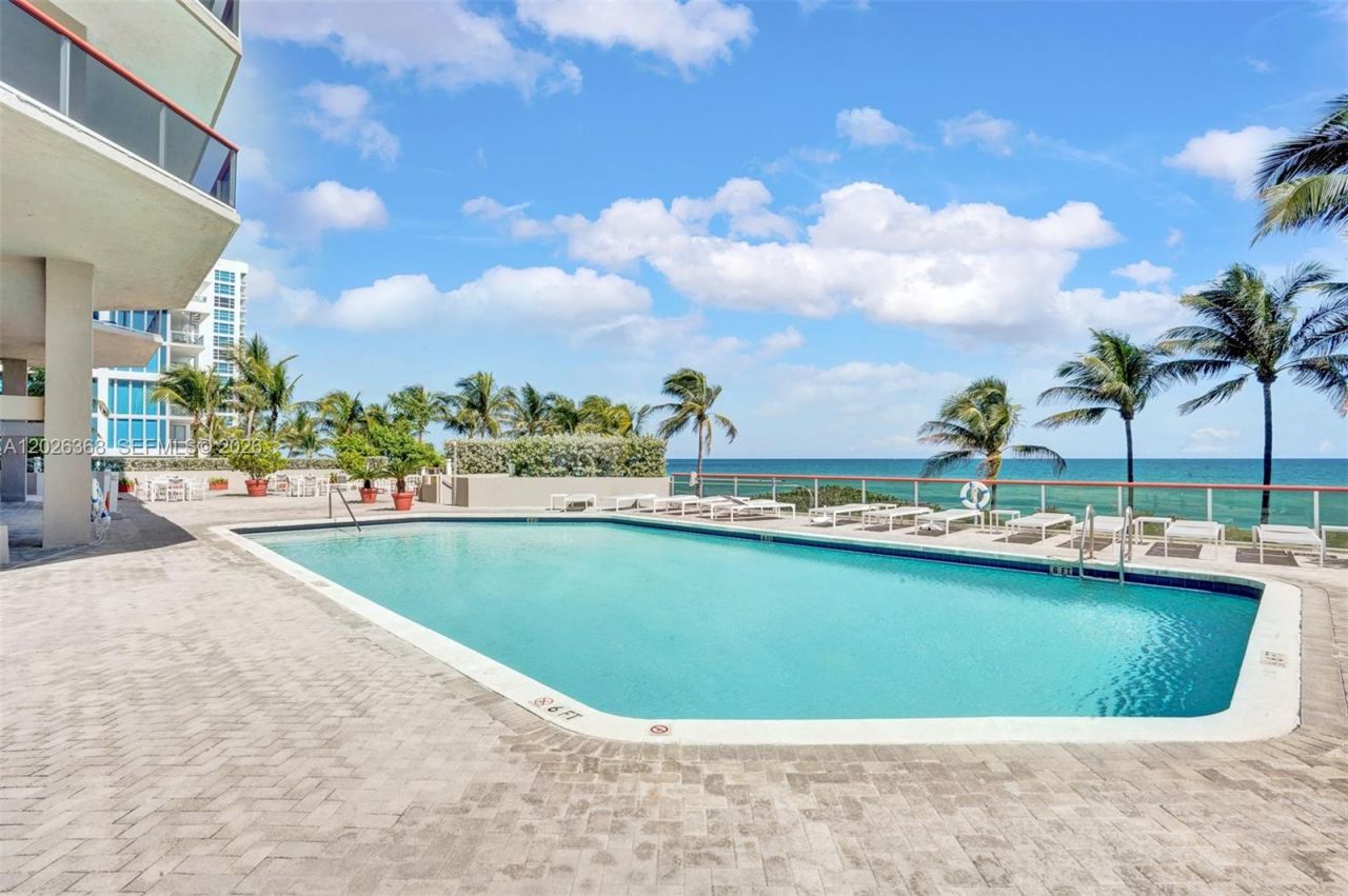 6767 Collins Ave , Unit 408, Miami Beach, FL 33141 Photo
