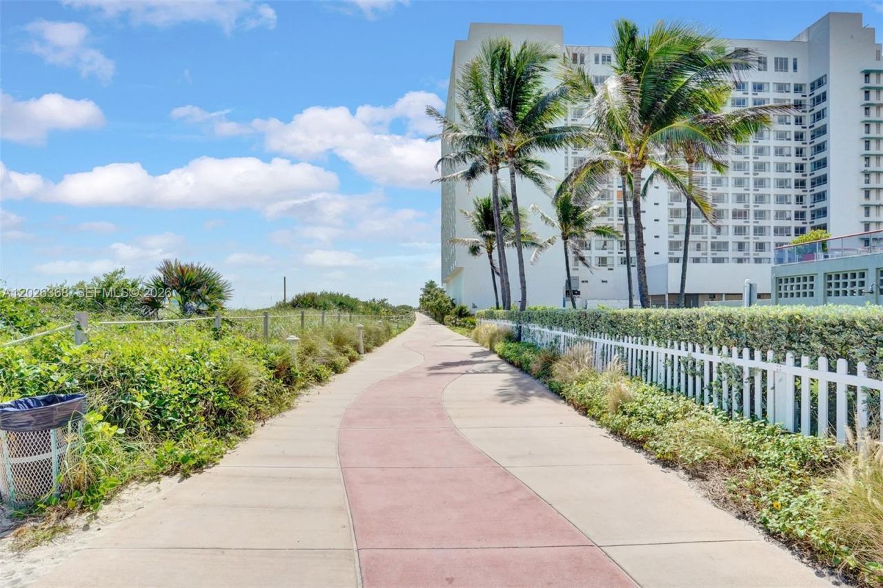 6767 Collins Ave , Unit 408, Miami Beach, FL 33141 Photo