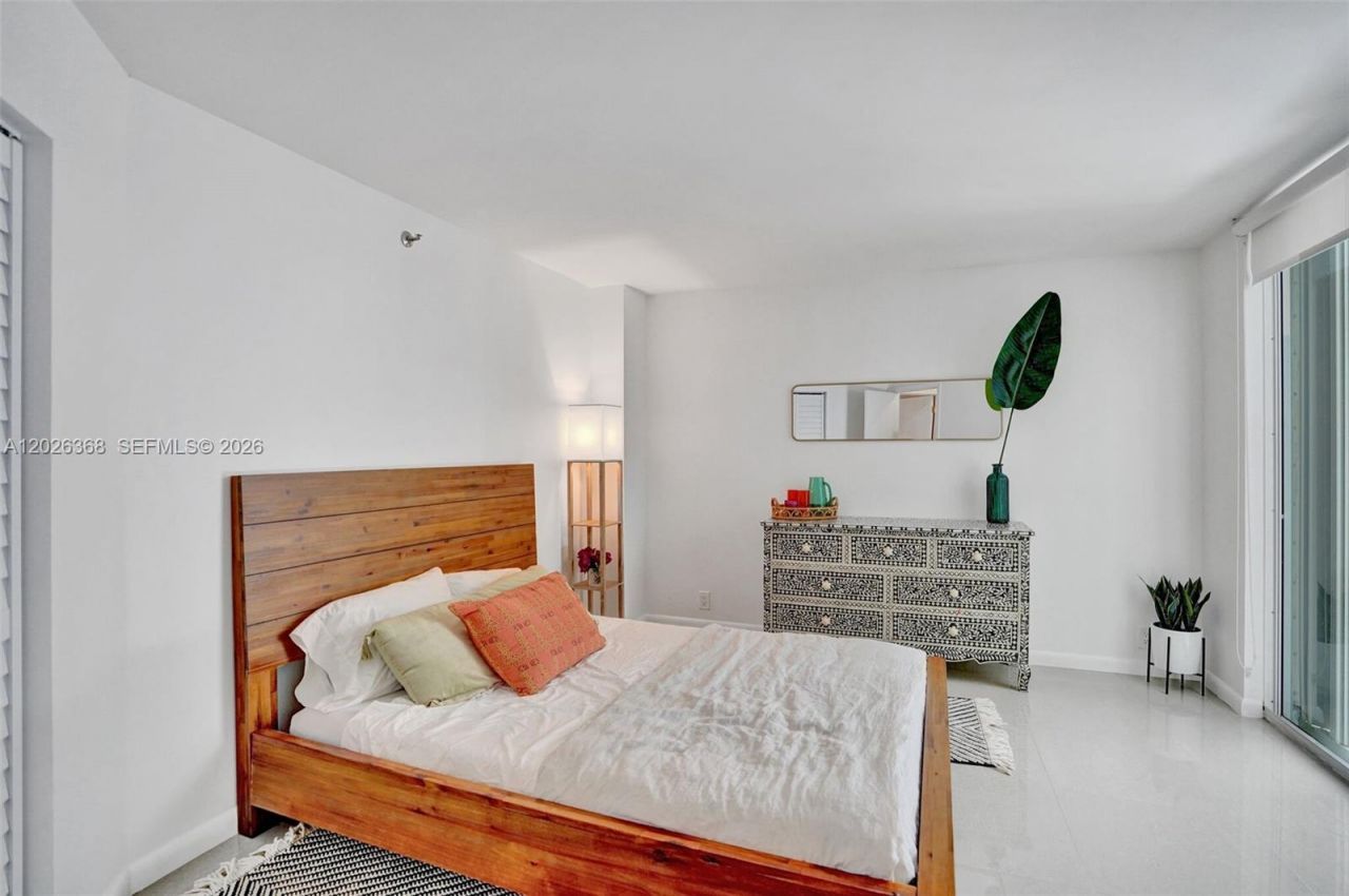 6767 Collins Ave , Unit 408, Miami Beach, FL 33141 Photo