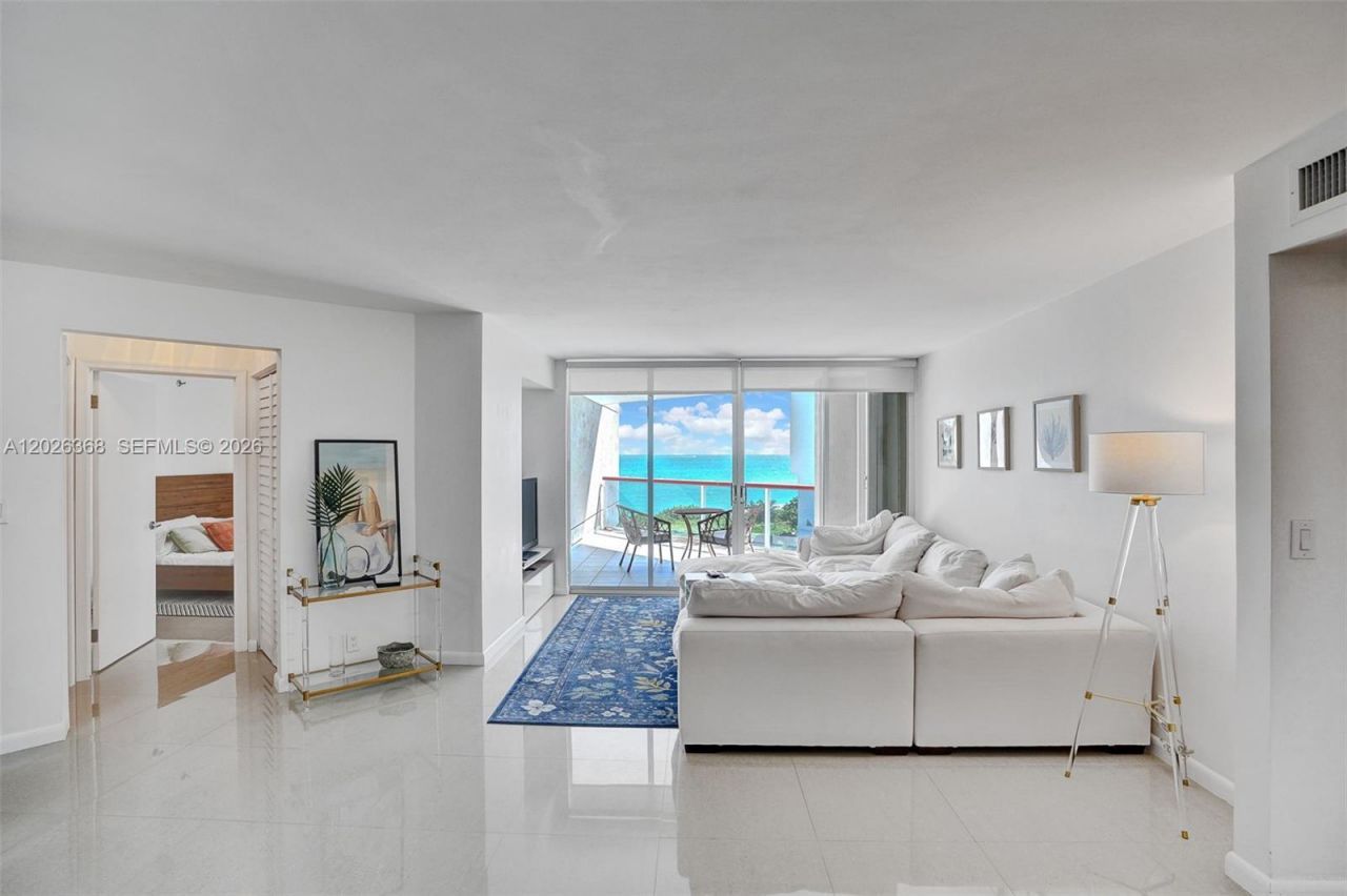 6767 Collins Ave , Unit 408, Miami Beach, FL 33141 Photo