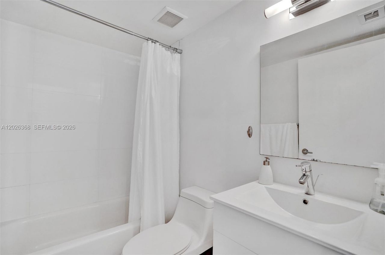 6767 Collins Ave , Unit 408, Miami Beach, FL 33141 Photo