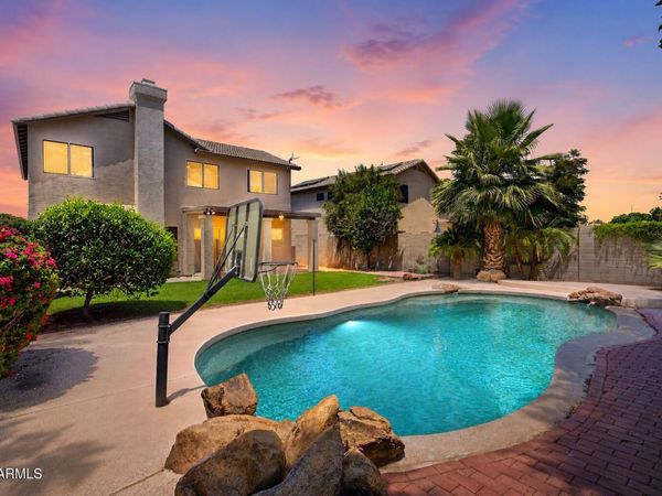 219 W ANGELA Drive, Phoenix, AZ 85023