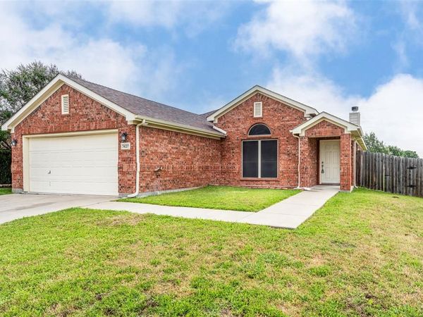 7427 Fossil Creek Drive, Arlington, TX 76002