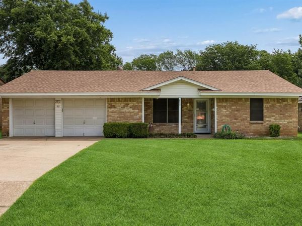 801 Broadway Avenue, Euless, TX 76040
