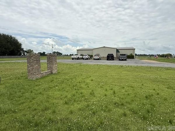 1604 NE 1st , England, AR 72046