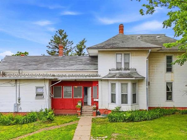 202 N West St., Sigourney, IA 52591
