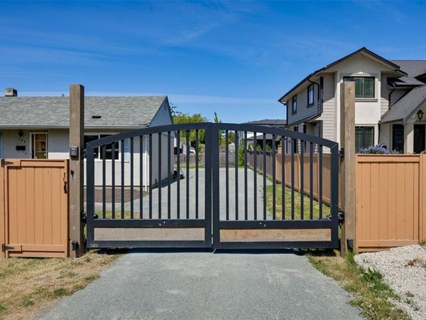 784 Snowdrop Ave , Saanich, BC V8Z 2N2