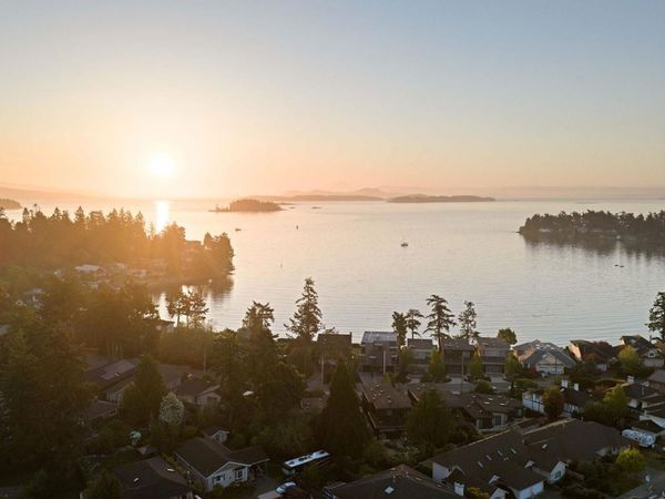 10393 Allbay Rd, Unit #2, Sidney, BC V8L 2N8
