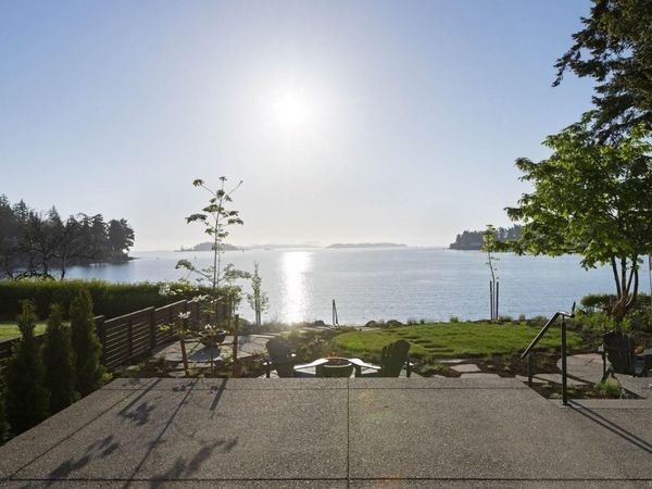 10393 Allbay Rd, Unit #2, Sidney, BC V8L 2N8